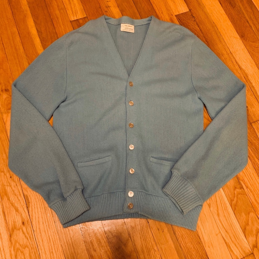 VINTAGE LIGHT BLUE RETRO CARDIGAN!